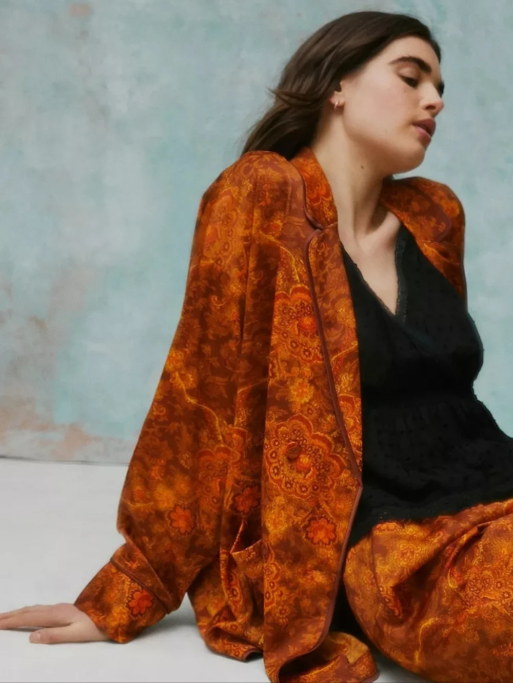 Laura Ashley UO Exclusive Reese Pyjama Top / Silken Blazer Paisley Jacquard - Picture 13 of 15